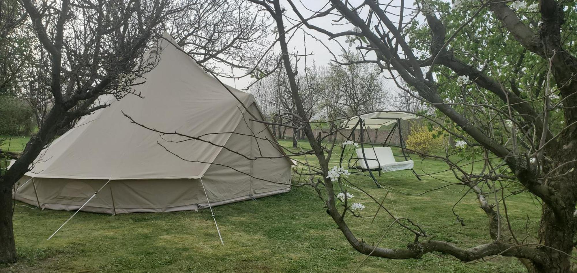 Hotel Tiszaglamping, The Belgian Hideaway Tiszacsege Zewnętrze zdjęcie